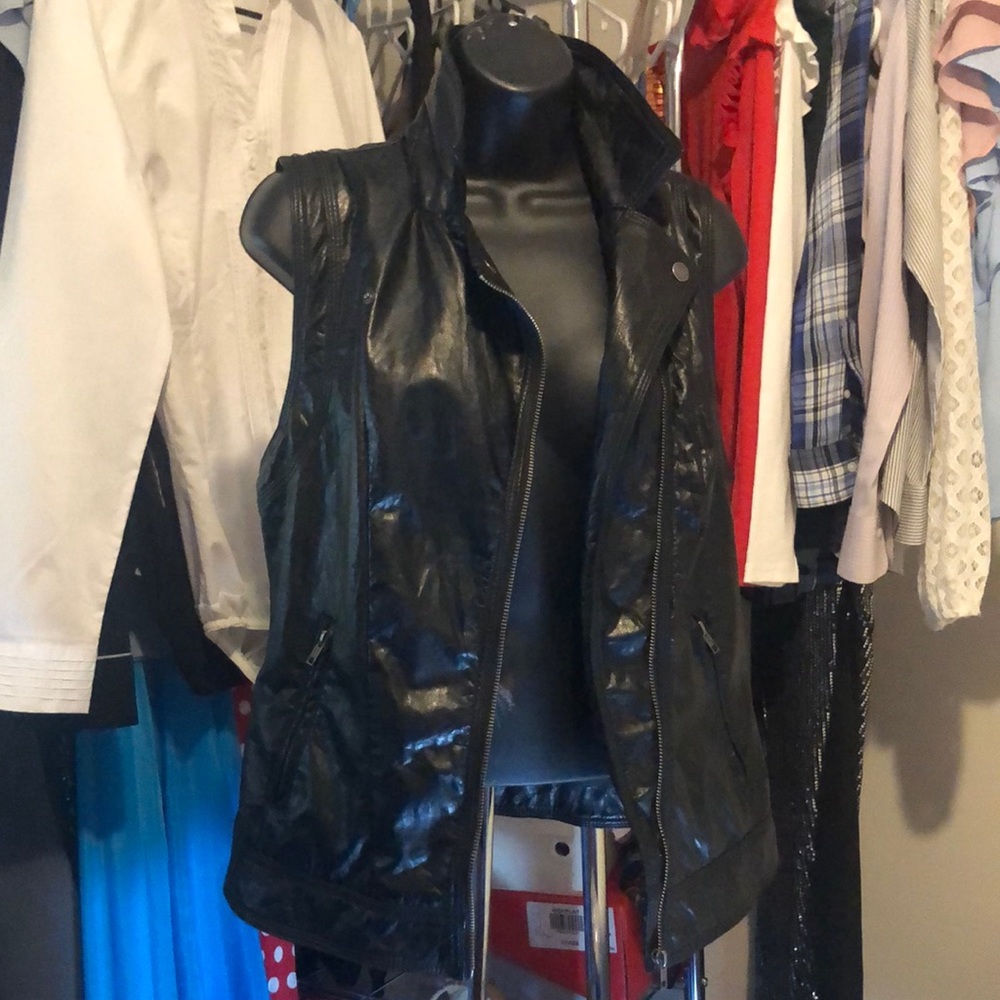 🏍️💜Guess Leather - faux sleeveless vest🌹🔥💜💚NWT